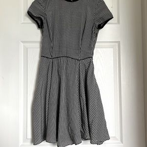 Houndstooth fully lined button back dress